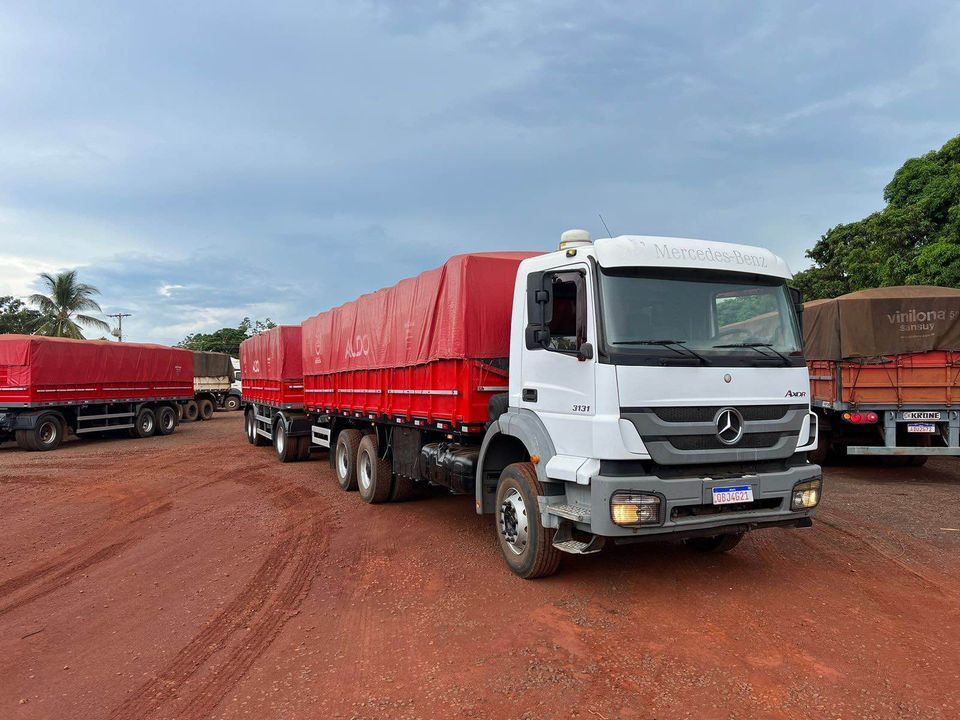 Caminhão Mercedes Benz Axor 3131 2017